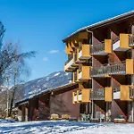 Aec Village - Les Becchi 假日公园 3*