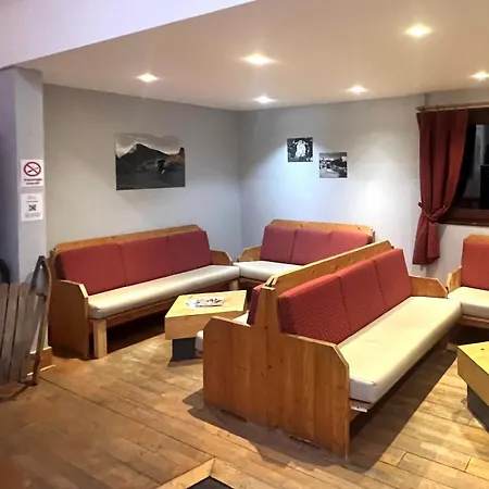 Aec Village - Les Becchi 假日公园 3*